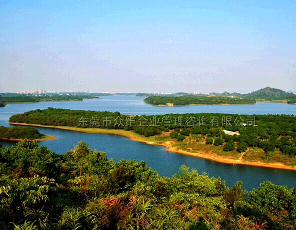 東莞松山湖野戰(zhàn)松湖花?；?  height=